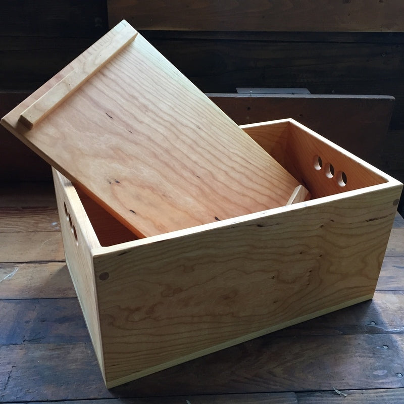 Lid for cherry crate