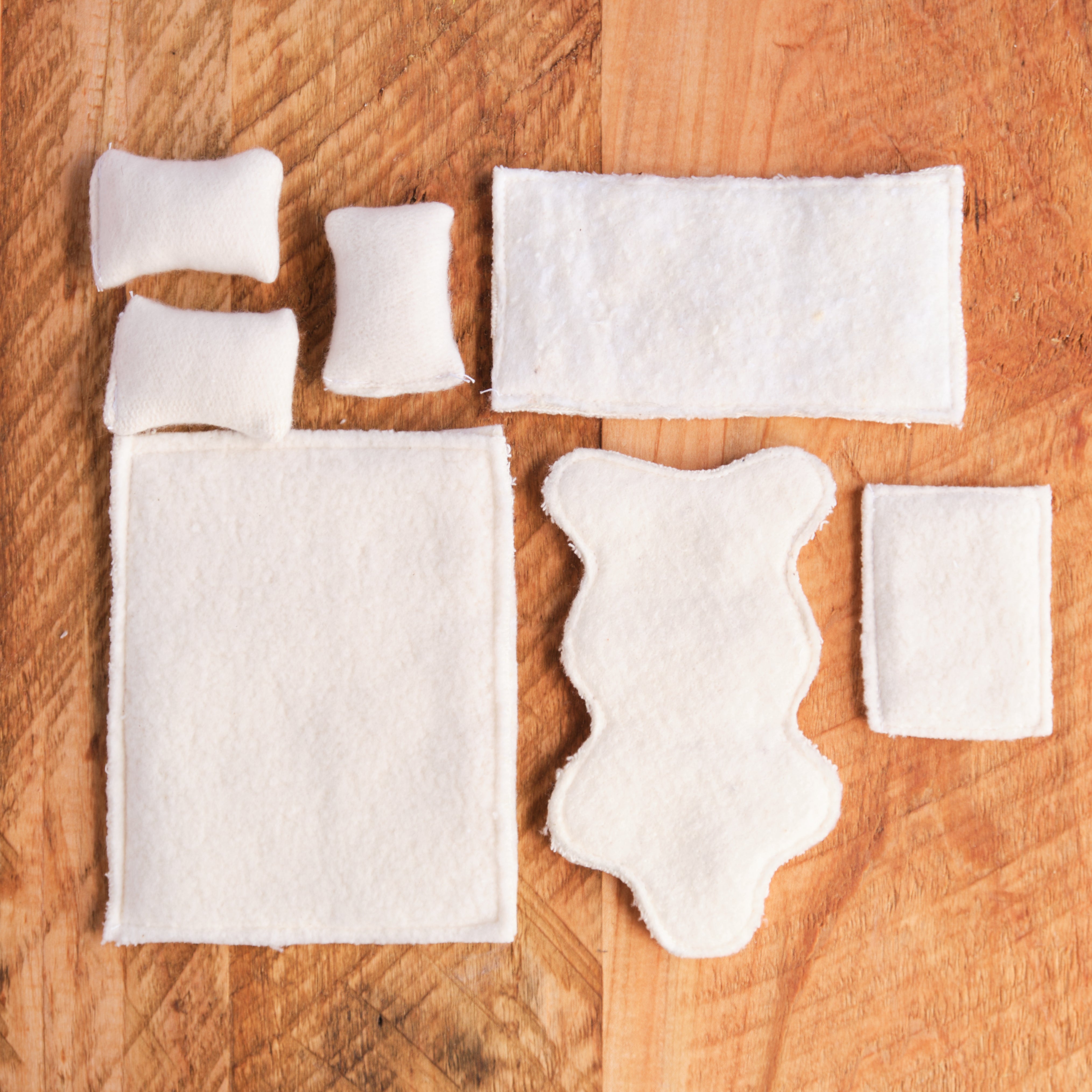 Dollhouse Accessory Set (7 pieces) Sherpa & Floral - Pink, Red or All White