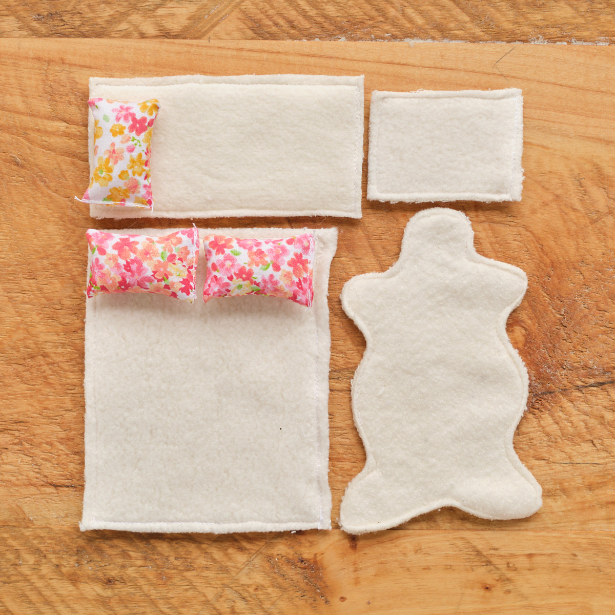 Dollhouse Accessory Set (7 pieces) Sherpa & Floral - Pink, Red or All White