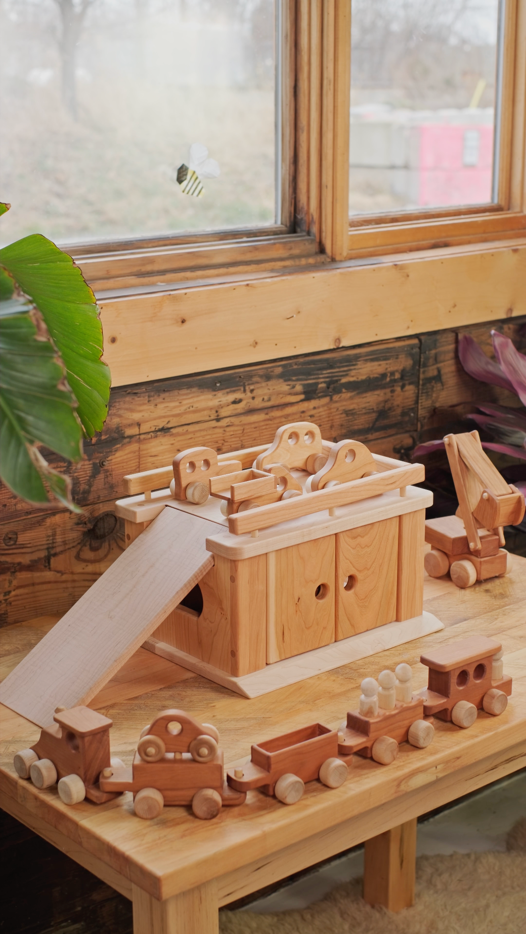 Wooden Play Garage with Extending Ramp Camden Rose Inc. / Palumba Wooden Play Garage with Extending Ramp Camden Rose Inc. / Palumba